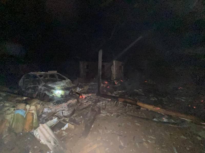 Casa e carro são consumidos por incêndio em Praia Grande — foto 2