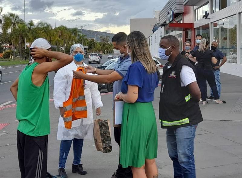 Testes rápidos são aplicados em moradores de rua de Criciúma — foto 4