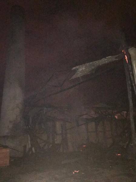 Incêndio destrói pavilhão de olaria em Morro da Fumaça — foto 1