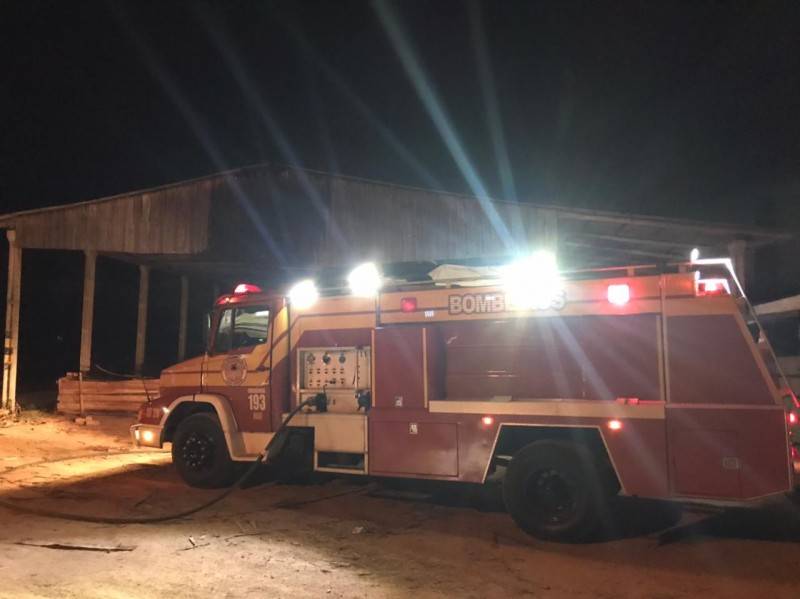 Incêndio destrói pavilhão de olaria em Morro da Fumaça — foto 3