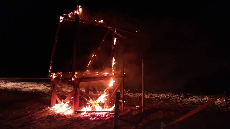 Incêndio atinge posto de guarda-vidas em Balneário Gaivota — foto 1