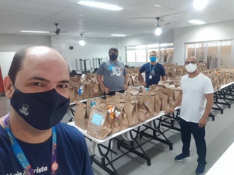 Solidariedade: estudantes de Criciúma adoçam Páscoa de famílias em situação de vulnerabilidade — foto 1