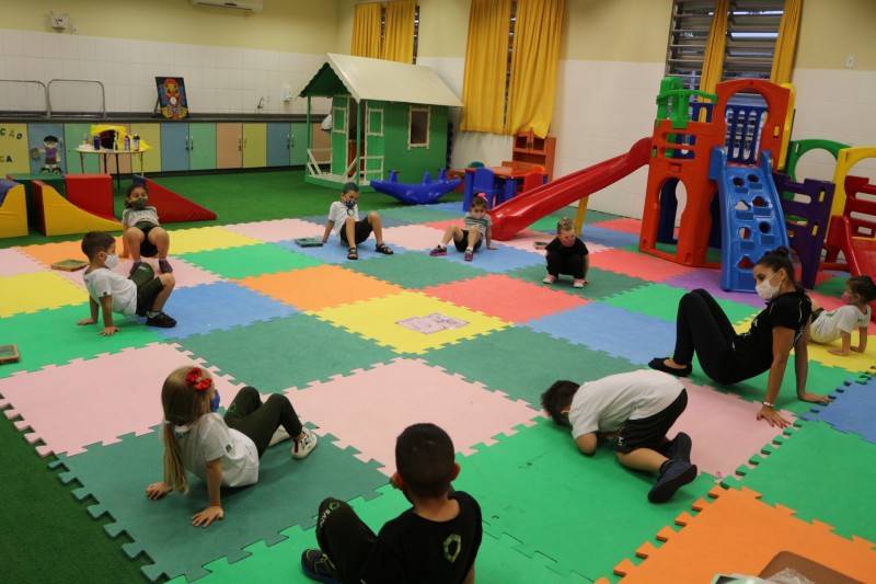 Aulas de capoeira estimulam desenvolvimento infantil no Colégio Satc — foto 2