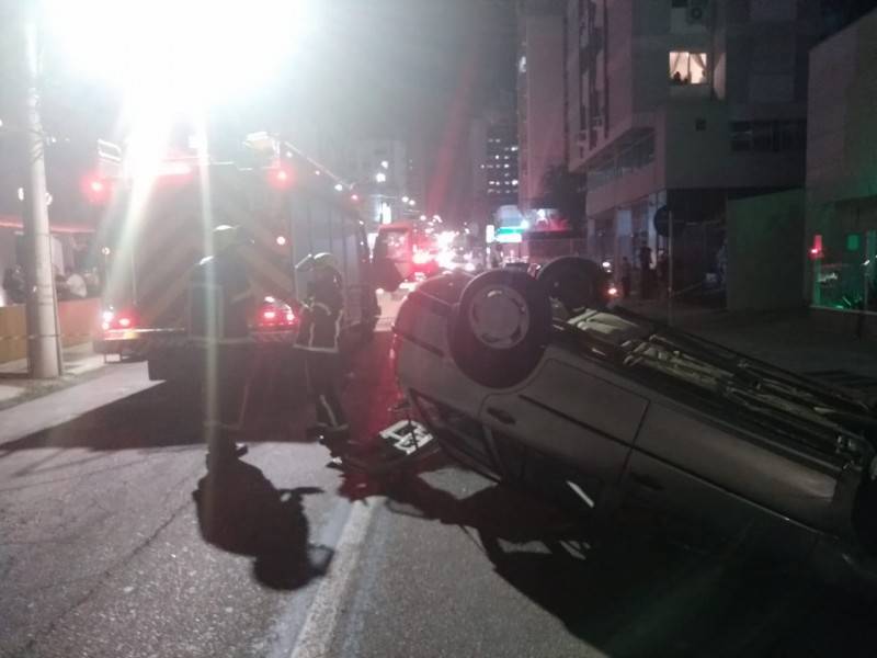 Colisão seguida de capotamento é registrada na Joaquim Nabuco; uma pessoa está hospitalizada — foto 2