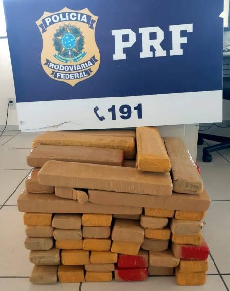 PRF e PM apreendem 50 quilos de maconha que seriam entregues em Criciúma — foto 1