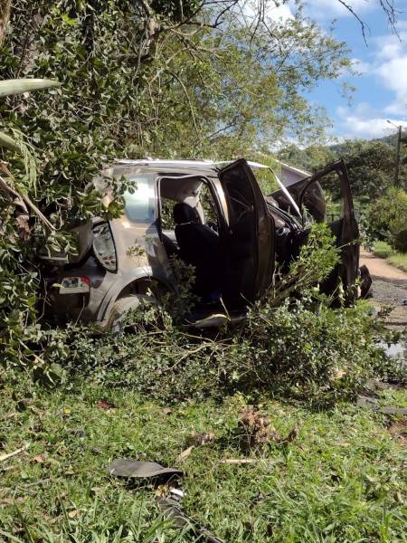 Carro capota na SC-108 após motorista perder o controle do veículo — foto 1