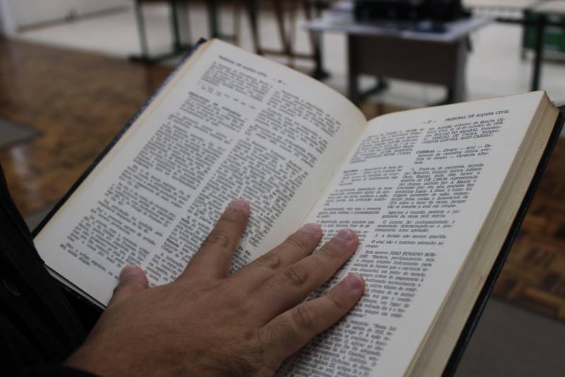 Biblioteca da Unesc recebe doação de mais de 800 livros da área do Direito e de Literatura — foto 1