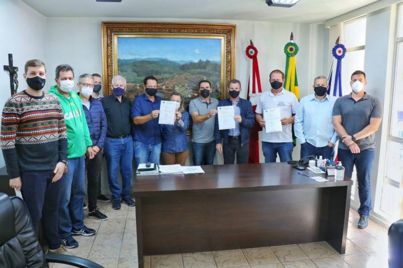 Entregue ordem de serviço para reforma de ginásio esportivo em Nova Veneza — foto 1