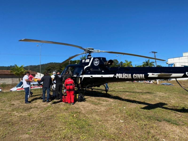 Menino de seis anos é atropelado por trator — foto 1