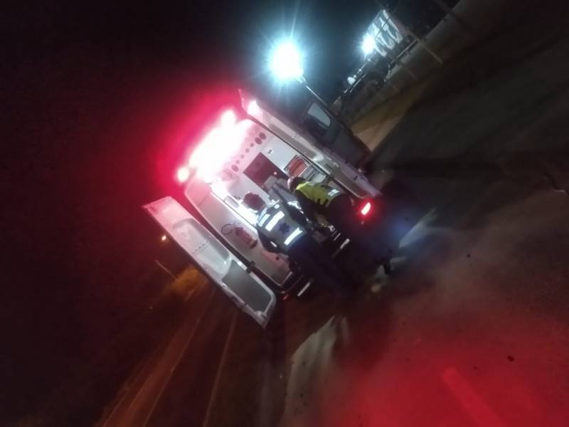 Motociclista se desequilibra e cai após passar sobre tachão — foto 1