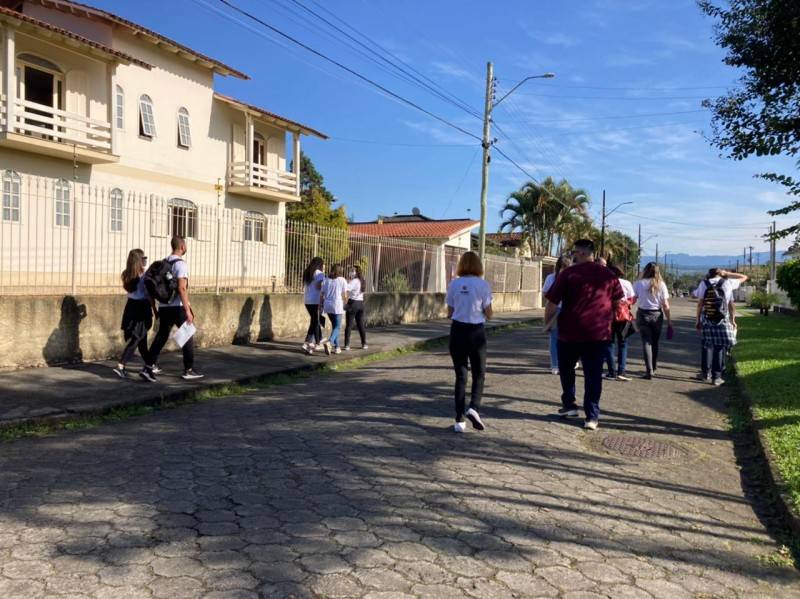 Unesc realiza levantamento de dados em área de vulnerabilidade social de Criciúma — foto 2
