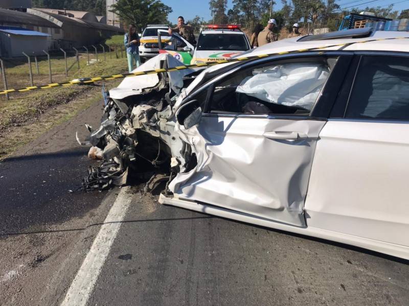 Colisão frontal entre carro e caminhonete é registrada na SC-445 em Criciúma — foto 3