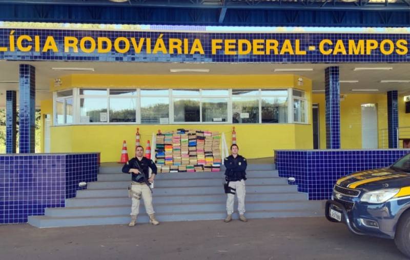 PRF encontra 208 quilos de pasta-base de cocaína em pneus de caminhão de Içara — foto 2