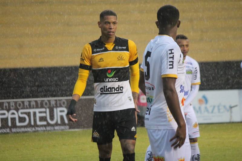 Luiz Paulo desencanta, Criciúma bate o Novorizontino e assume a liderança da Série C — foto 1