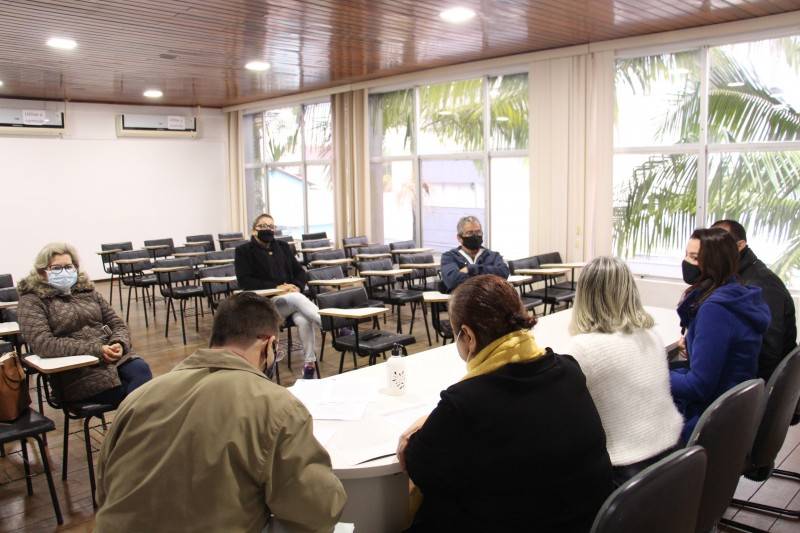 Prefeitura de Lauro Müller entrega novo lote de matrículas do Programa de Regularização Fundiária — foto 1