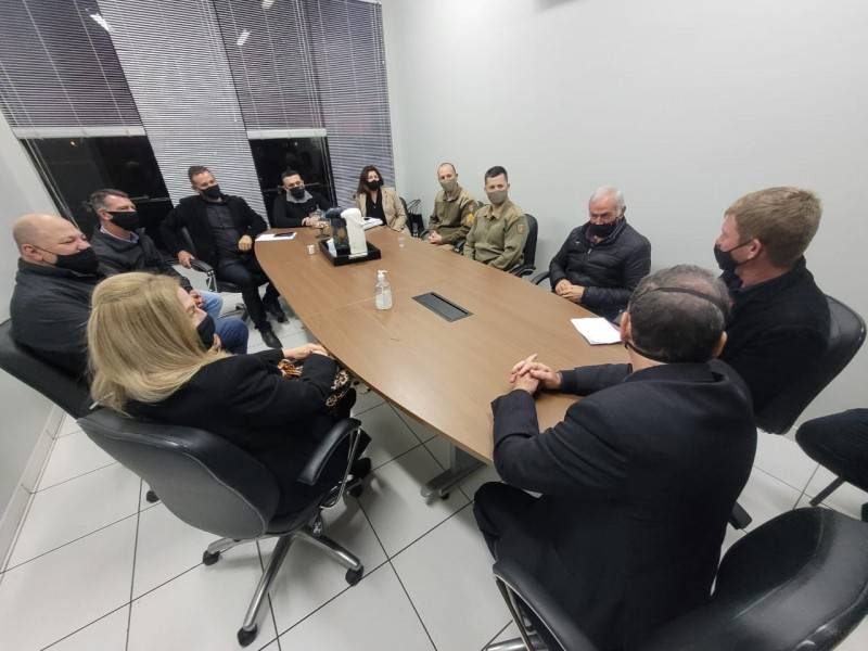 Vereadores recebem o novo comandante da Polícia Militar de Forquilhinha — foto 1