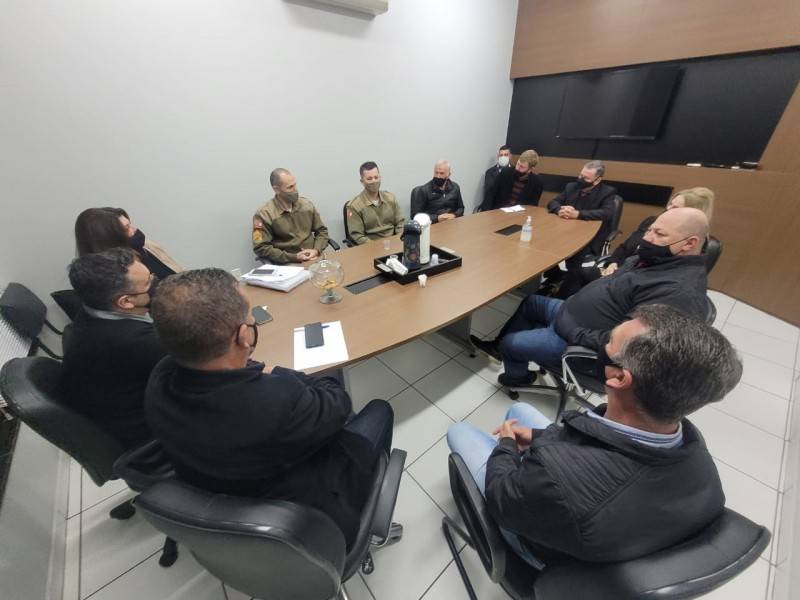Vereadores recebem o novo comandante da Polícia Militar de Forquilhinha — foto 2