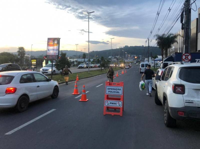 PM cumpriu 16 mandados de prisão e apreendeu 14 quilos de drogas durante a Operação Narcos — foto 2