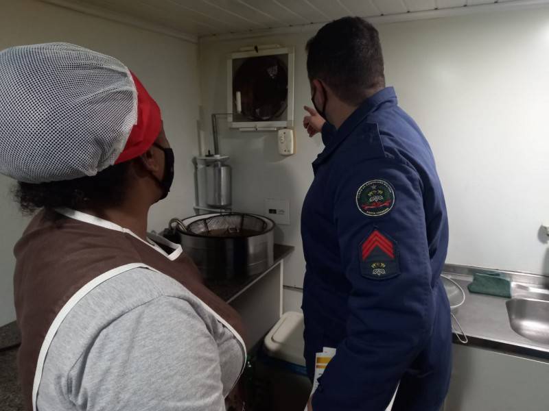 Bombeiros alertam sobre a limpeza de coifas para evitar incêndios — foto 2