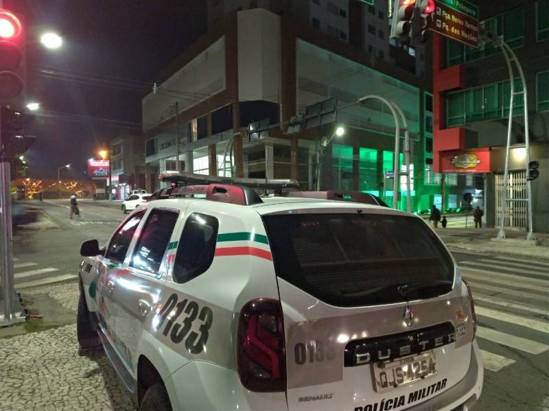 Ocorrência de furto de carro movimenta viaturas da PM no Centro de Criciúma — foto 1