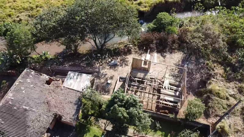 Defesa Civil demole casa que estava sendo construída em área invadida próxima ao rio Criciúma — foto 7