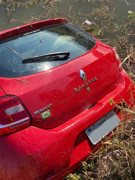 Duas pessoas morrem em acidente na BR-101, em Sangão — foto 1