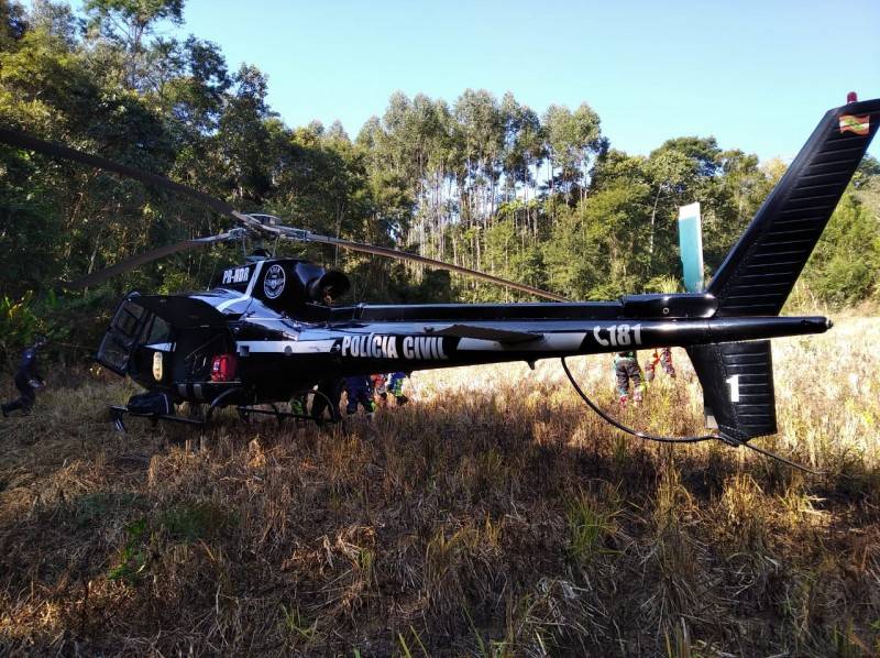 Homem tem grave fratura no braço após sofrer acidente durante trilha de moto — foto 1