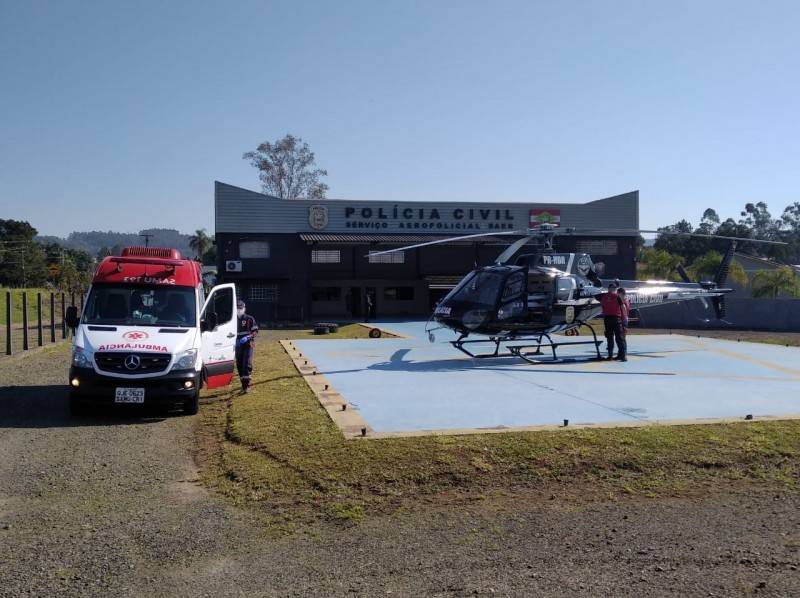 Homem tem grave fratura no braço após sofrer acidente durante trilha de moto — foto 2