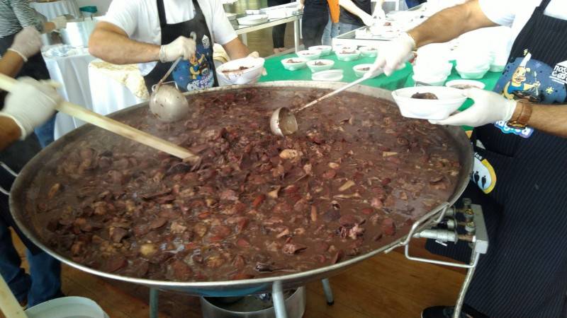 Feijoada Mágica da Nossa Casa é sucesso — foto 4