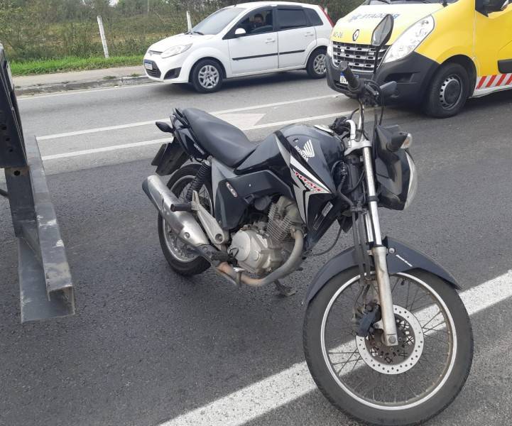 Motociclista morre após colidir contra caminhão de Imbituba — foto 3