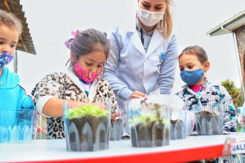 Em Nova Veneza, crianças aprendem sobre cultivo de horta e alimentação saudável — foto 1