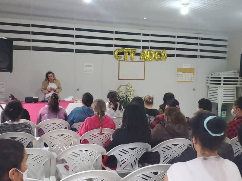 Comunidade Terapêutica Feminina de Içara recebe palestra sobre autoestima — foto 2