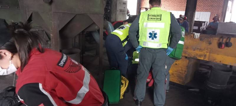 Trabalhador cai de aproximadamente três metros de altura em fundição no Distrito de Caravaggio — foto 1