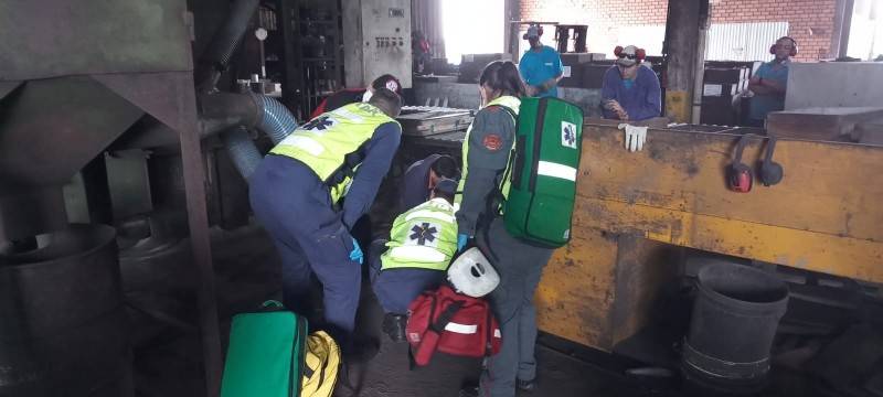 Trabalhador cai de aproximadamente três metros de altura em fundição no Distrito de Caravaggio — foto 3