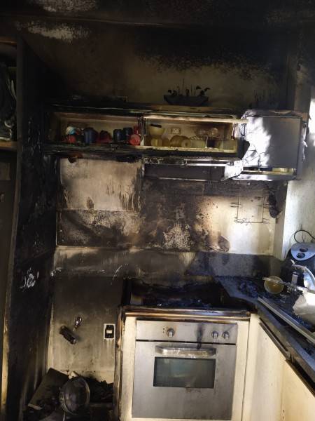 Incêndio atinge cozinha de residência no bairro Santa Catarina — foto 2
