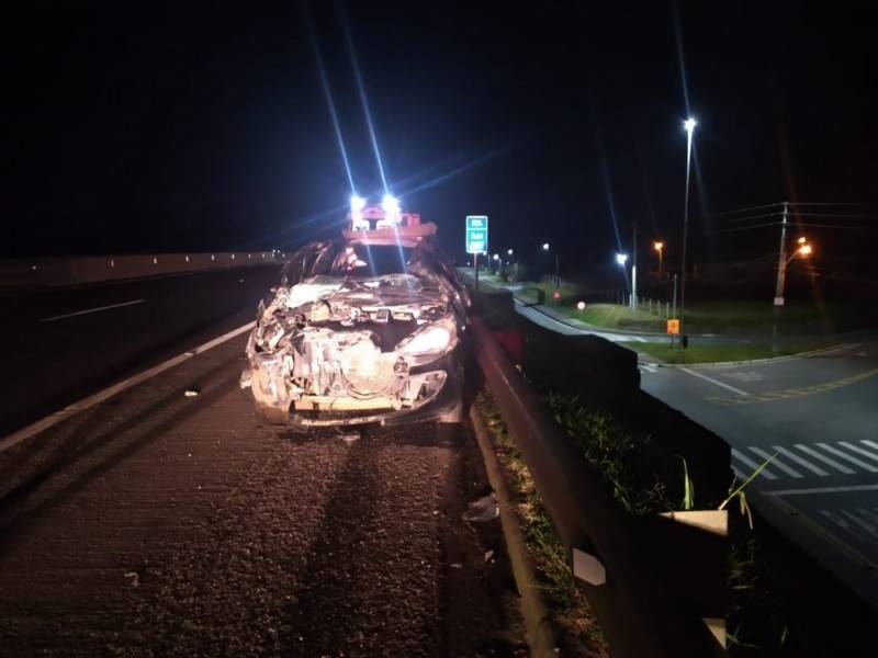 Acidente entre carreta e carro registrado na madrugada deste domingo em Maracajá — foto 1