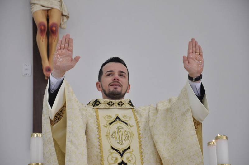Davi Paulo Coelho é ordenado novo padre da Diocese de Criciúma — foto 1