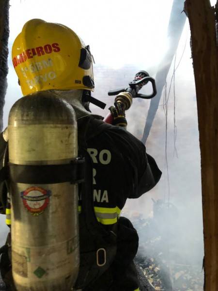 Depósito é destruído por incêndio em Timbé do Sul — foto 1