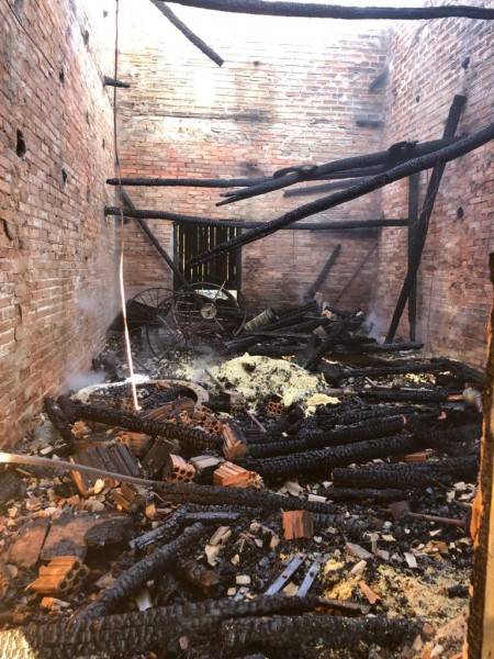 Depósito é destruído por incêndio em Timbé do Sul — foto 2