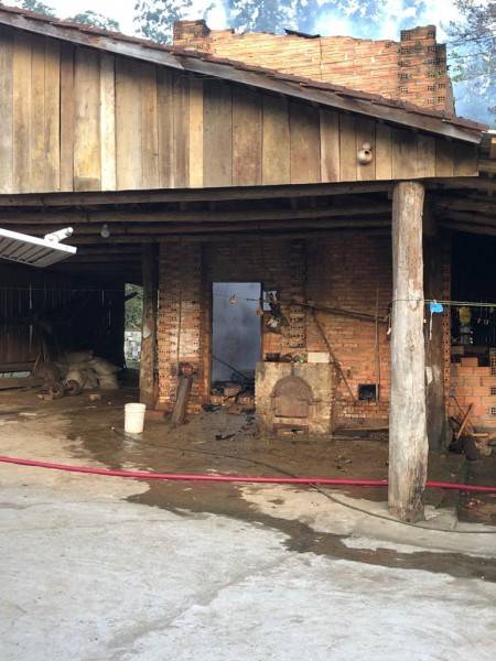 Depósito é destruído por incêndio em Timbé do Sul — foto 3