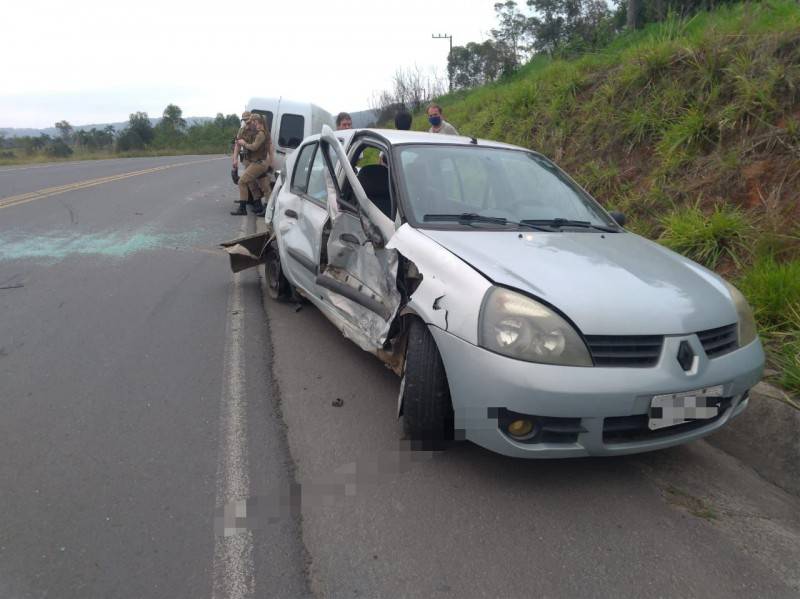 Acidente envolvendo três carros deixa feridos em Criciúma — foto 2