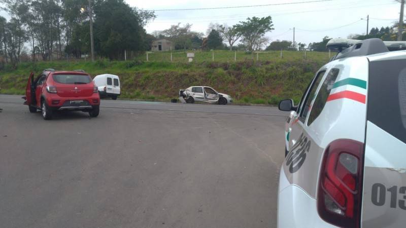 Acidente envolvendo três carros deixa feridos em Criciúma — foto 6