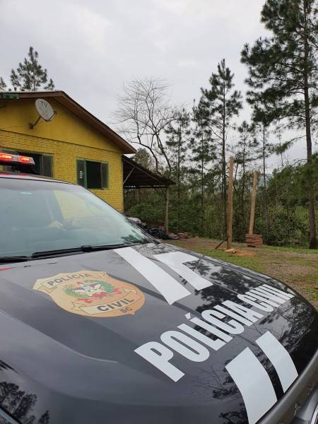 Polícia Civil encontra desmanche de veículos e drogas em Timbé do Sul — foto 7