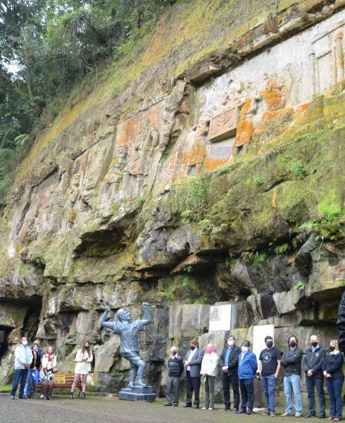 Estátua em homenagem a Zé Diabo é inaugurada em Orleans — foto 7