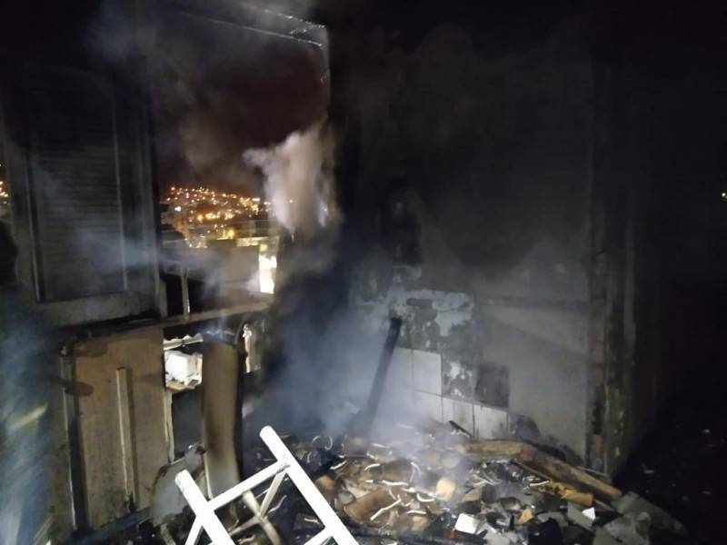 Bombeiros combatem incêndio em casa no bairro São Cristóvão — foto 1