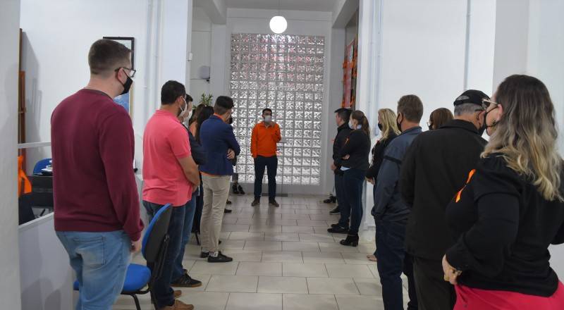 Intervenção artística é realizada na prefeitura em prol do combate à violência contra mulheres — foto 1