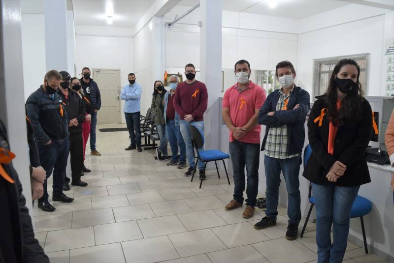 Intervenção artística é realizada na prefeitura em prol do combate à violência contra mulheres — foto 2