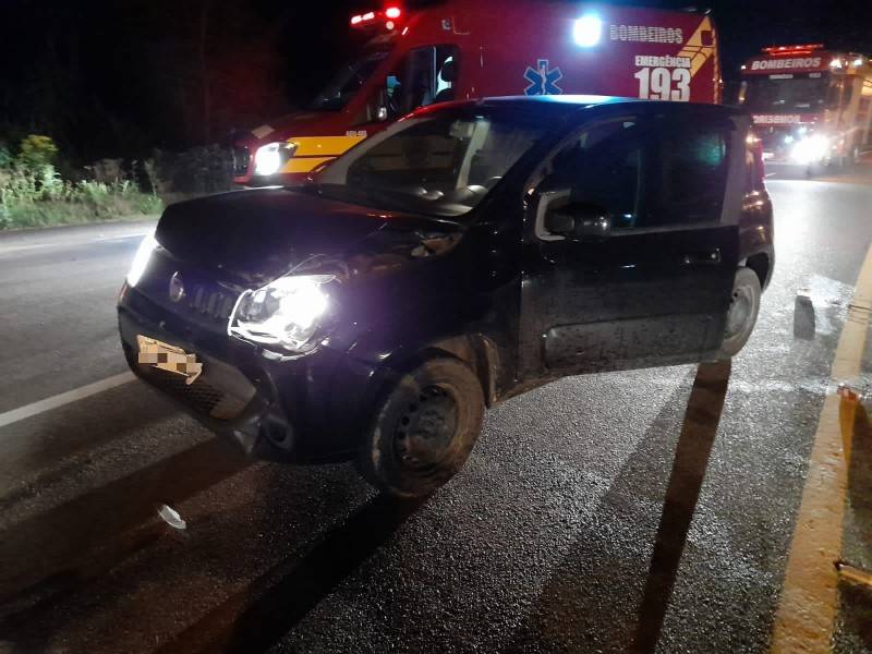 Motorista invade pista ao fazer curva e causa acidentes — foto 1