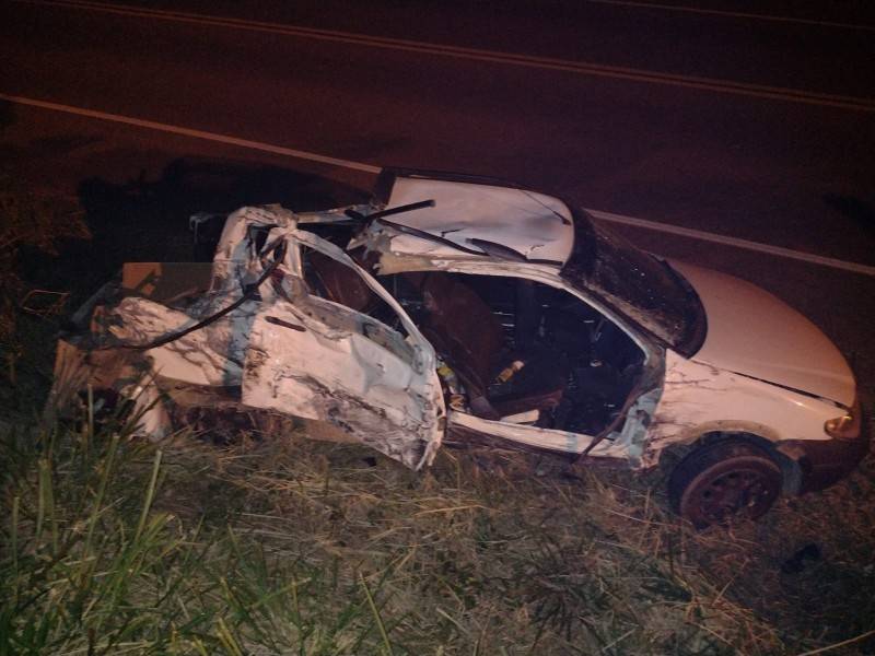 Motorista invade pista ao fazer curva e causa acidentes — foto 2