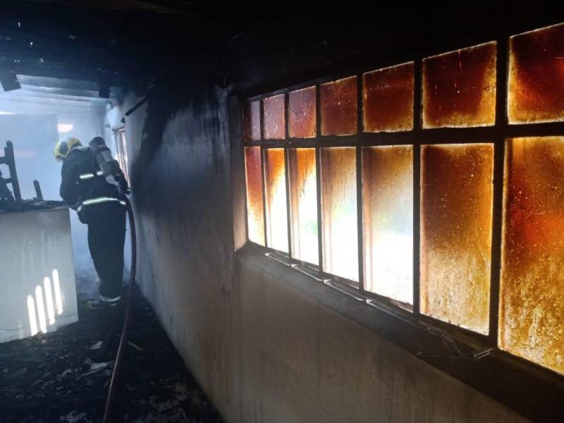 Incêndio é registrado em residência em Treze de Maio — foto 2